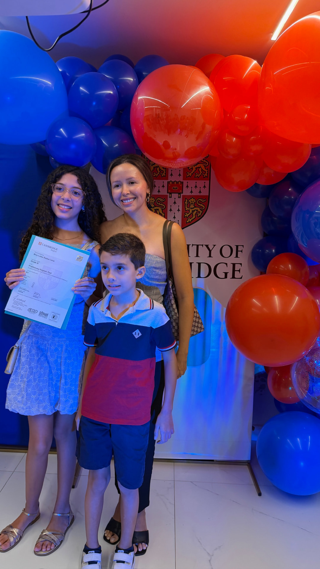 Família com certificado Cambridge